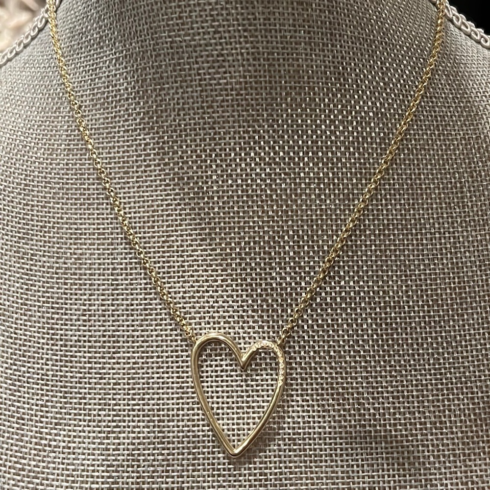 NWT Ainsley heart necklace